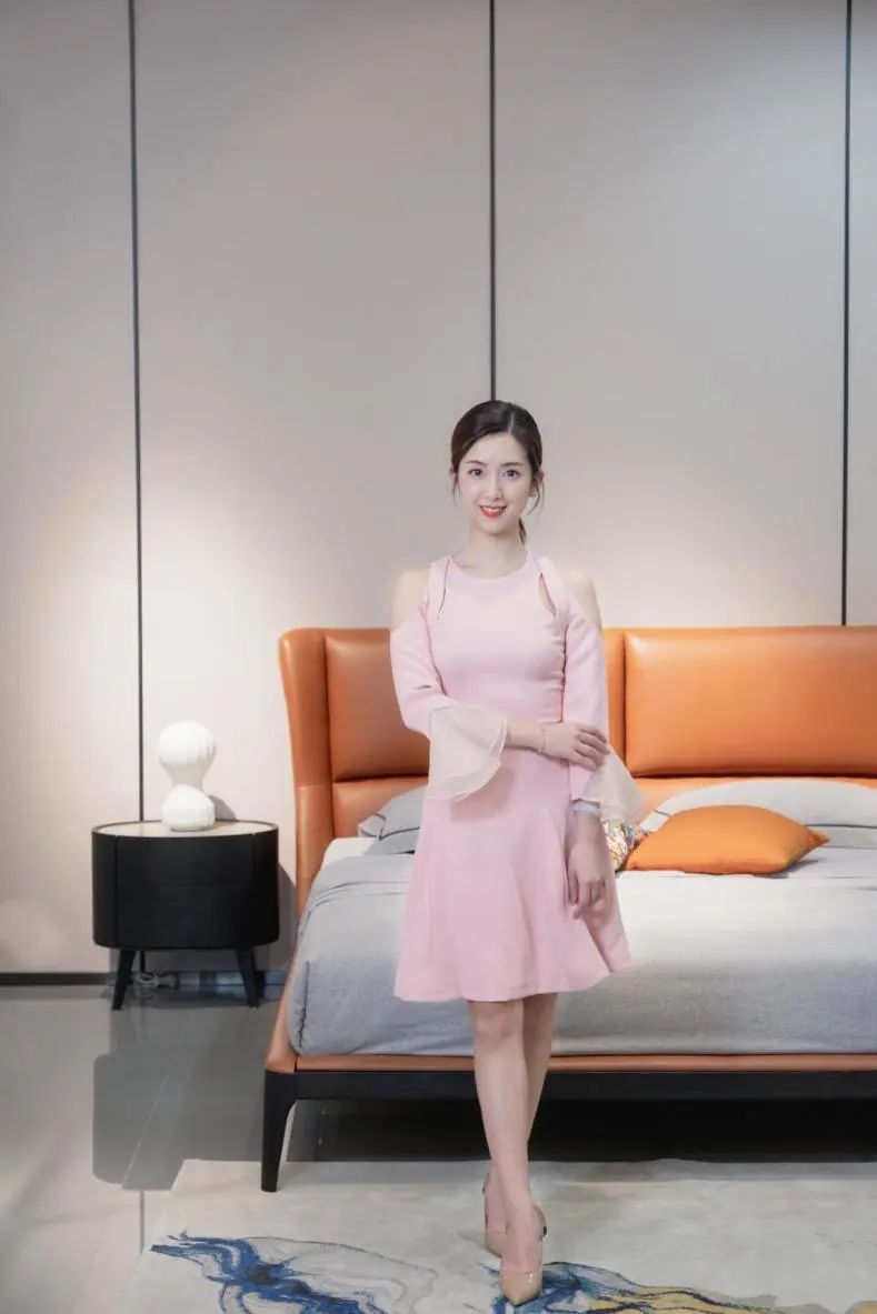 "五一"970水蜜桃女主播"新居"秒杀10元起?