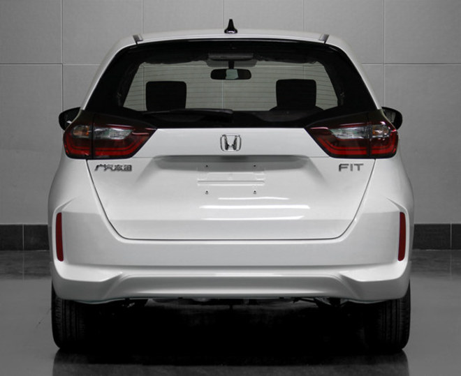 国产版全新一代飞度实车首曝 提供两种车身外观