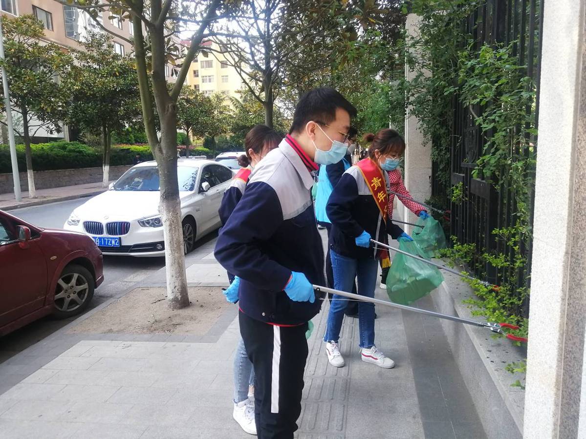 山东青岛:垃圾分类新时尚 活力青年我先行