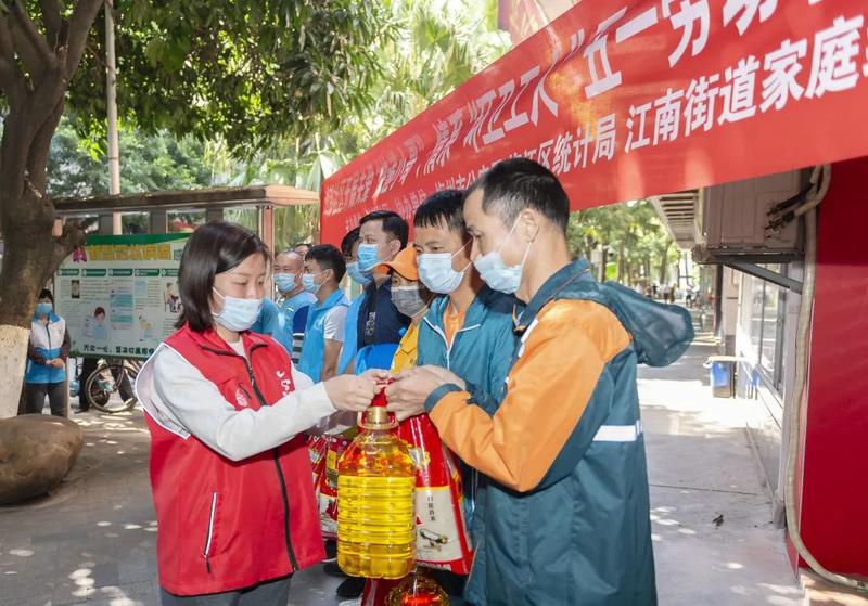 快递小哥:太感谢你们了!