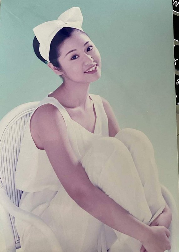 林心如16岁旧照公开,港风短发配白裙,难怪霍建华暗恋她10年