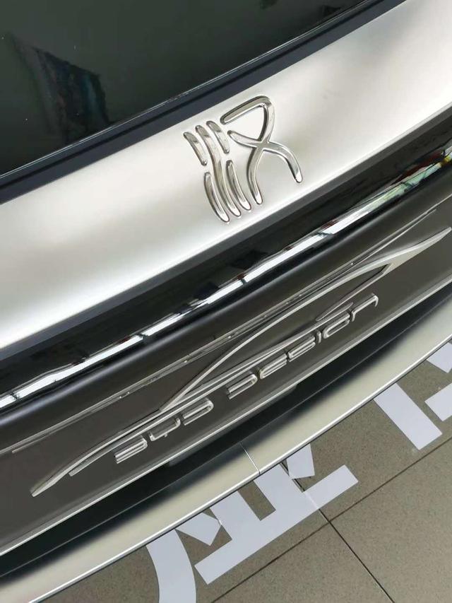 比亚迪汉到店实拍，果然没让人失望，实车比照片更好看