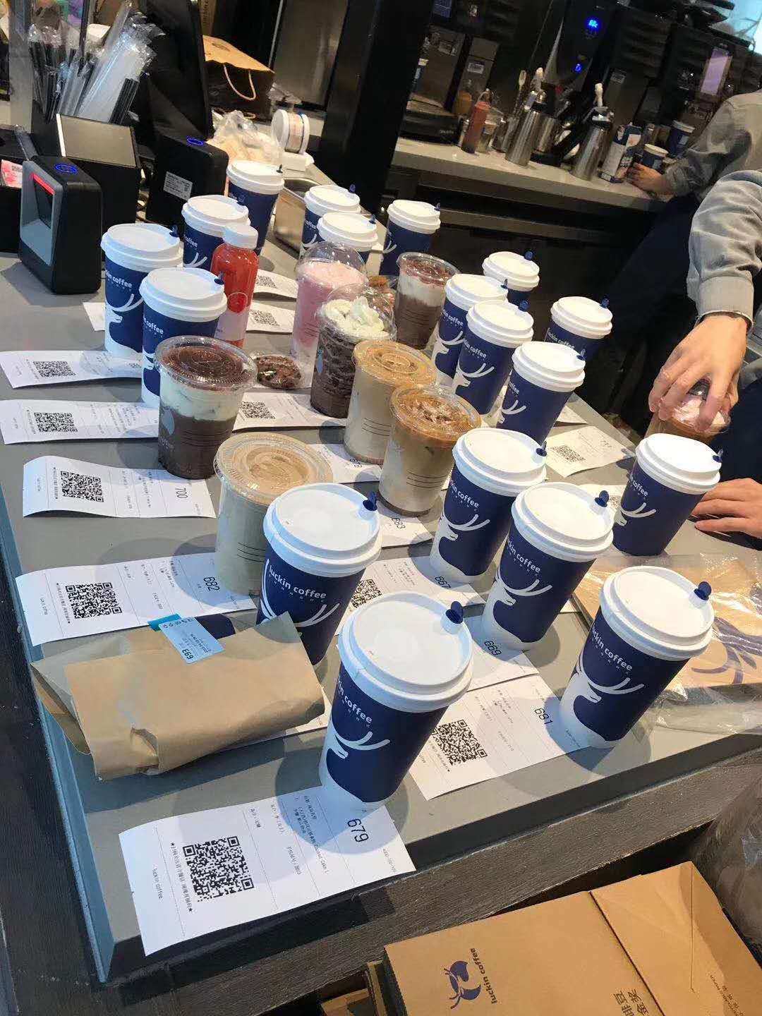 2020年4月3日,瑞幸咖啡上海大华虎城店,前台摆满了制作好的外卖打包单