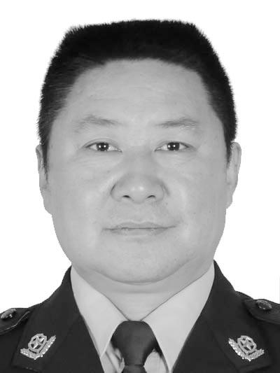 4月1日,云南省昭通市巧家县公安局民警王代权,长期坚守在防疫和脱贫