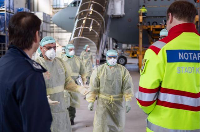 会飞的医院:德国军机开设icu跨国转运重症患者|医疗|新冠肺炎_新浪