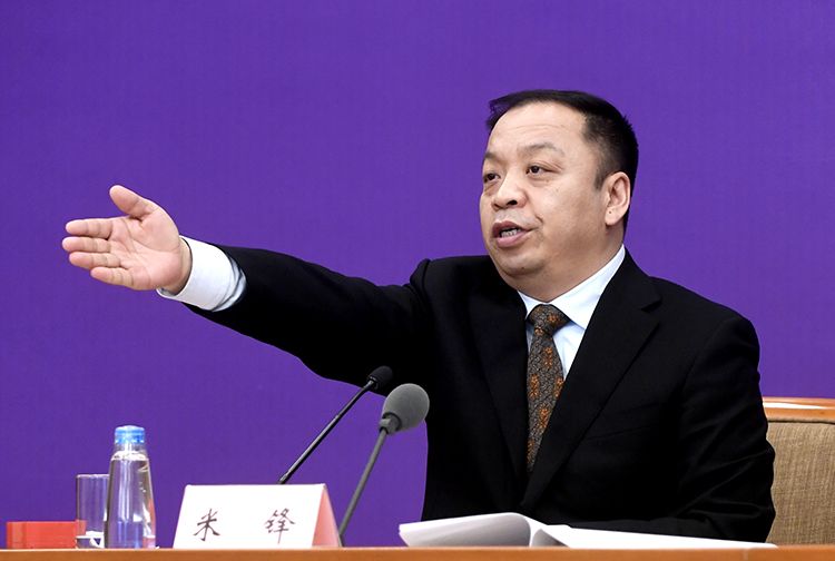 国家卫生健康委宣传司副司长米锋主持新闻发布会.