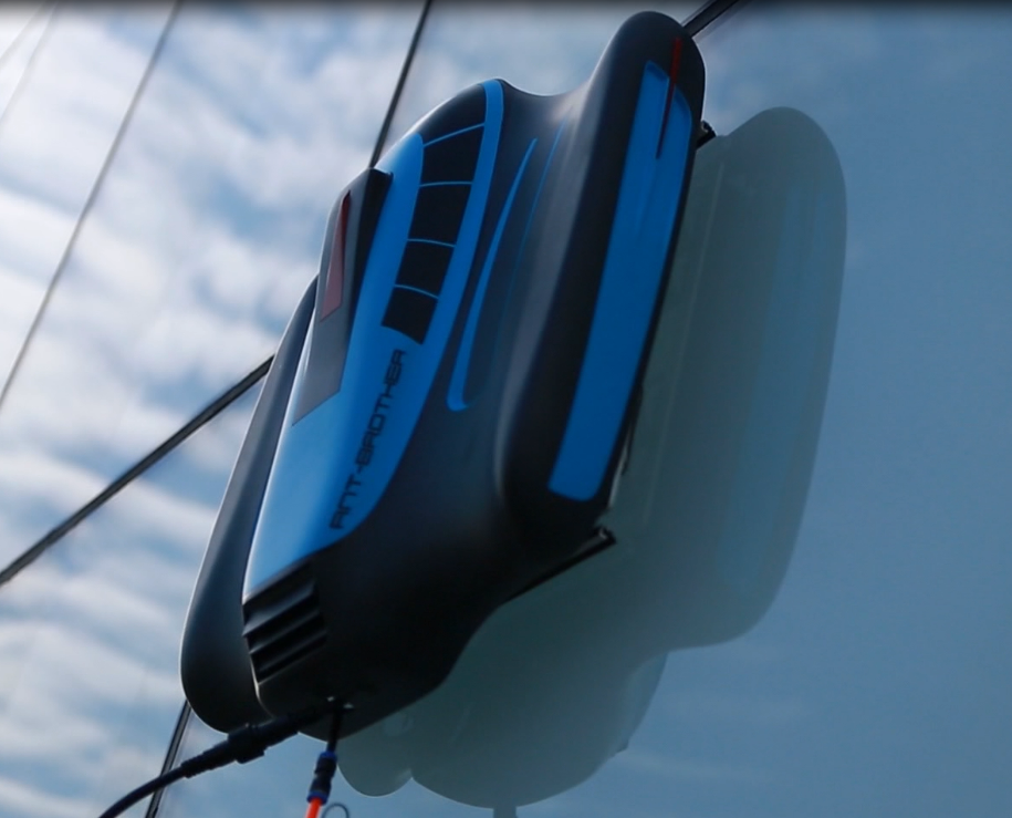 36氪首发幕墙清洁机器人已在试运行阶段黑蚁兄弟获镤伟亚洲投资