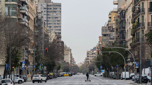 3月18日的西班牙巴塞罗那街头（图片来源：新华社）
