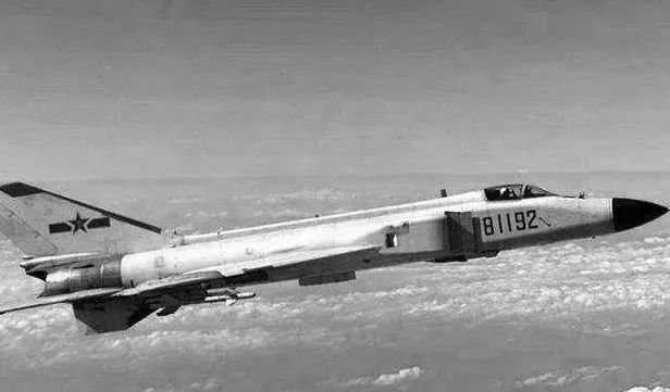 铭记81192！王伟墓前有人送来了歼20模型休闲区蓝鸢梦想 - Www.slyday.coM