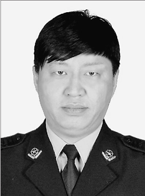 不朽的警魂 黄花祭忠魂春风慰英烈