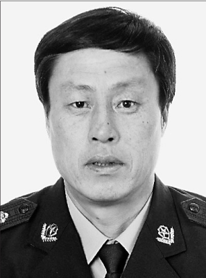 不朽的警魂 黄花祭忠魂春风慰英烈