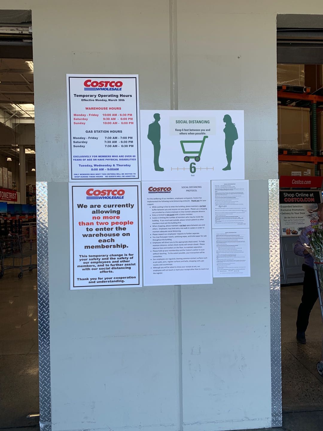 Costco超市张贴的安全提示。