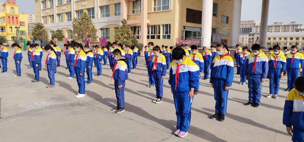 新疆奇台县五小开展"清明时节祭英烈 志同抗疫心向党"活动
