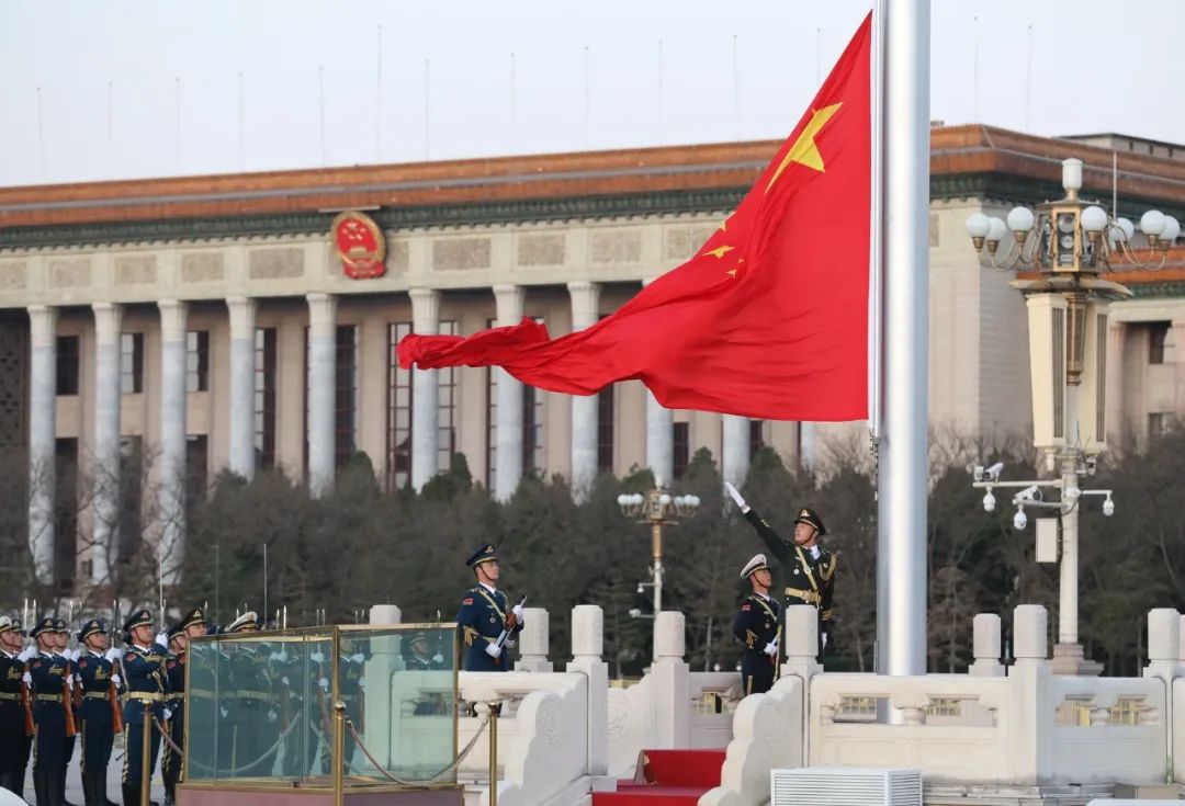 天安门广场下半旗,志哀!