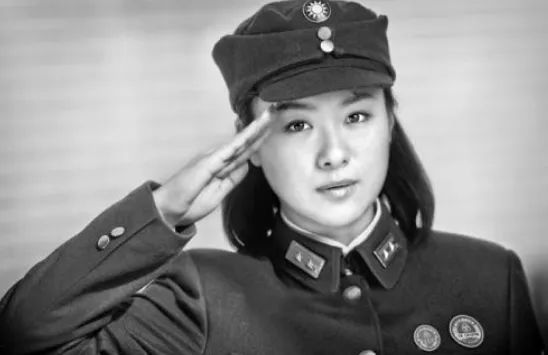 隐瞒了自己的伤势最终牺牲了直到他们在天津接头的那个瞬间,左蓝说出