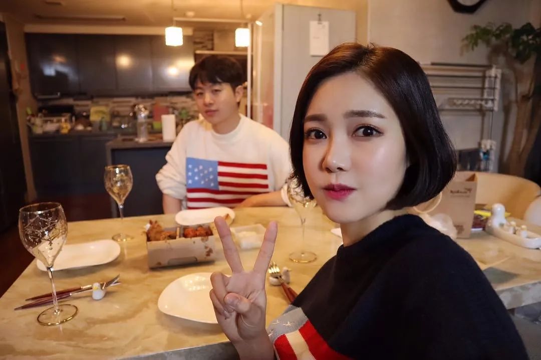 韩国人妻超渣P图技术爆笑全网：老婆千娇百媚，老公千奇百怪