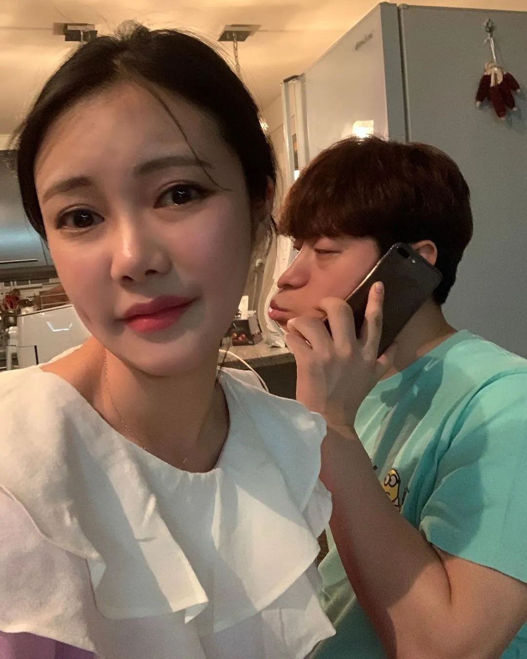 韩国人妻超渣P图技术爆笑全网：老婆千娇百媚，老公千奇百怪