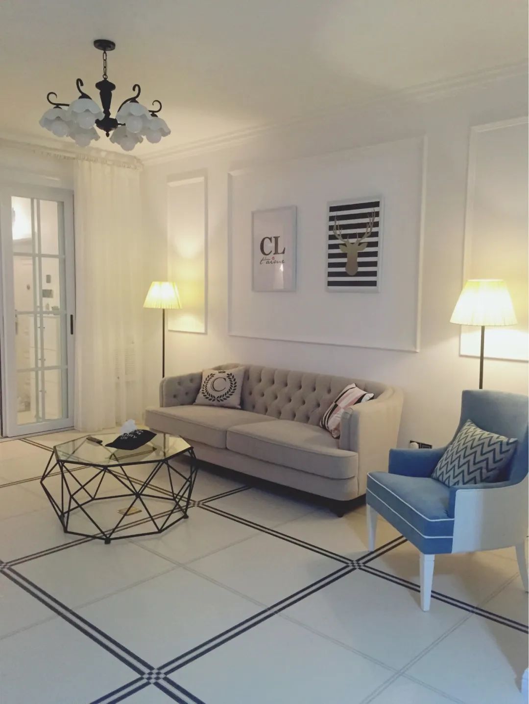 石膏线条背景墙,边框造型很高档!如何搭配与安装?