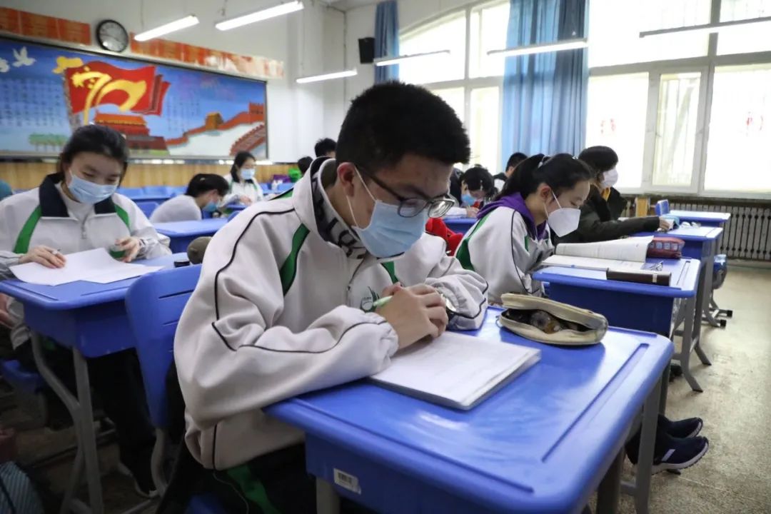 刚刚,哈尔滨4.4万高三学生开学了!