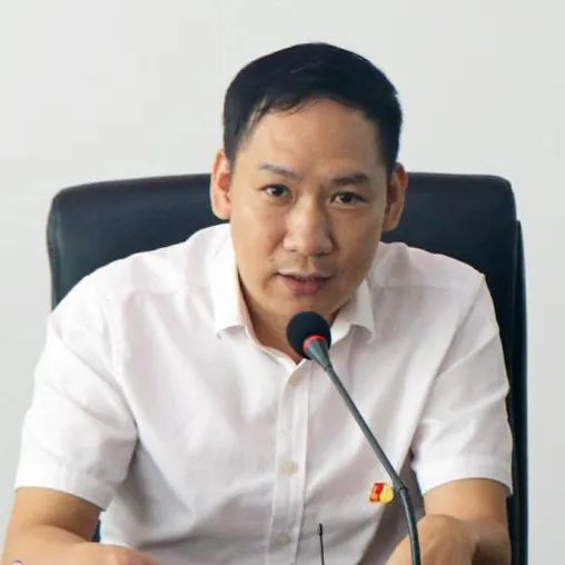 黄坤:现在,正推进富民时装城停车场项目的动工及其配套提升,预计年底