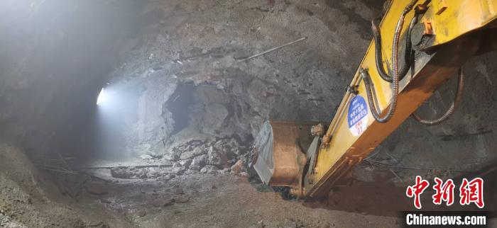川藏铁路拉林段全线隧道贯通|施工人员|中铁_新浪科技_新浪网