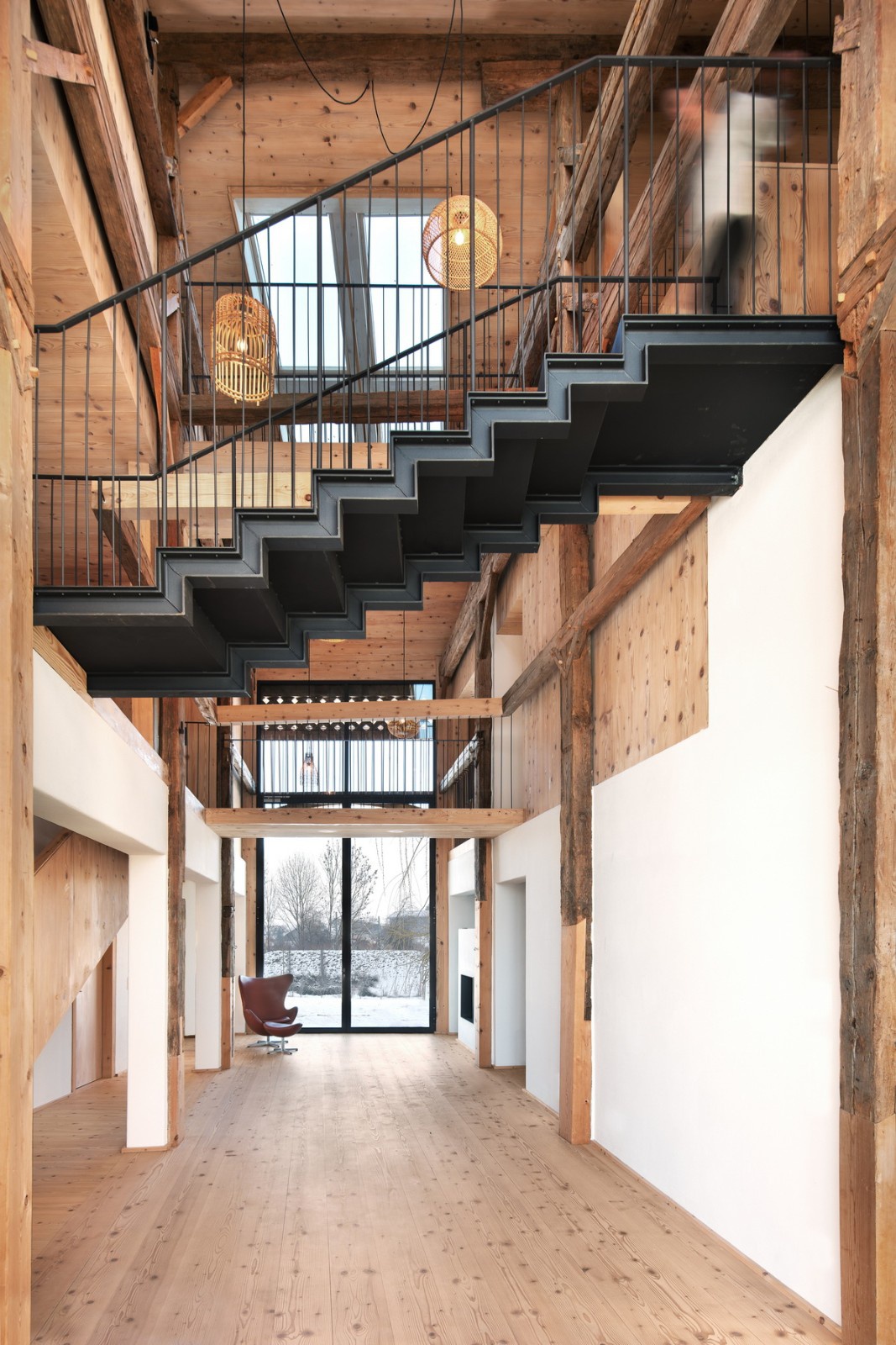 保留历史精湛工艺的美丽木结构,中世纪谷仓改造