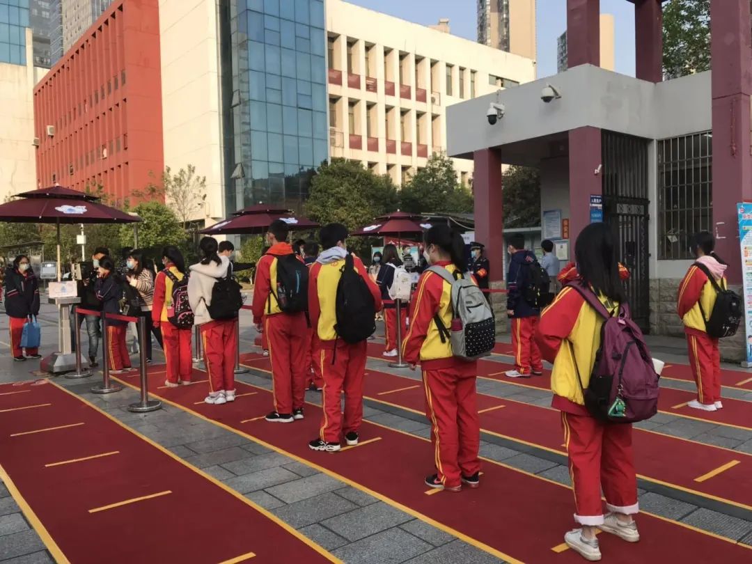 各地上好"开学第一课",直击各地入学场景!