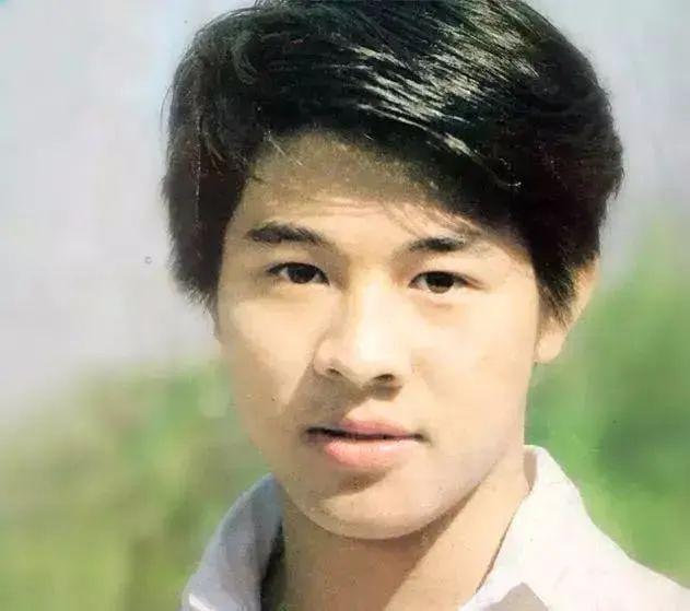 如今只剩一个人了(陈百强,王杰,梅艳芳,张国荣)方文山和周杰伦年轻时