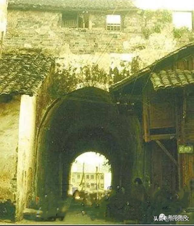 我在恩施老城的西后街,一遍遍寻找和确证自己当年的身份