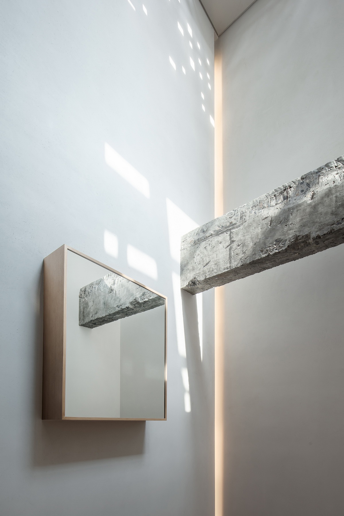 光影流动中的温暖——期望的家 / 梁筑设计事务所