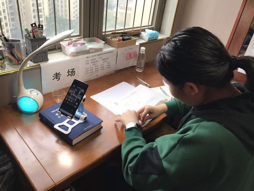 【战疫日记(52)】上千名学生各自居家同时"开考"
