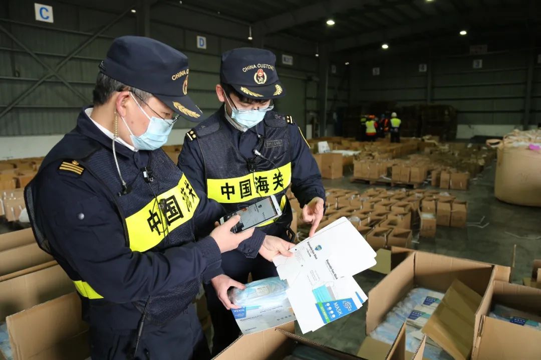 别抱侥幸心理!海关查获夹藏口罩 40500只!