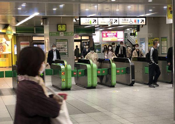 日本开始"佛系封城",经济对策比防疫措施更有看头