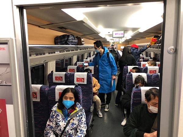 旅客就坐。 澎湃消息记者 汤琪 图