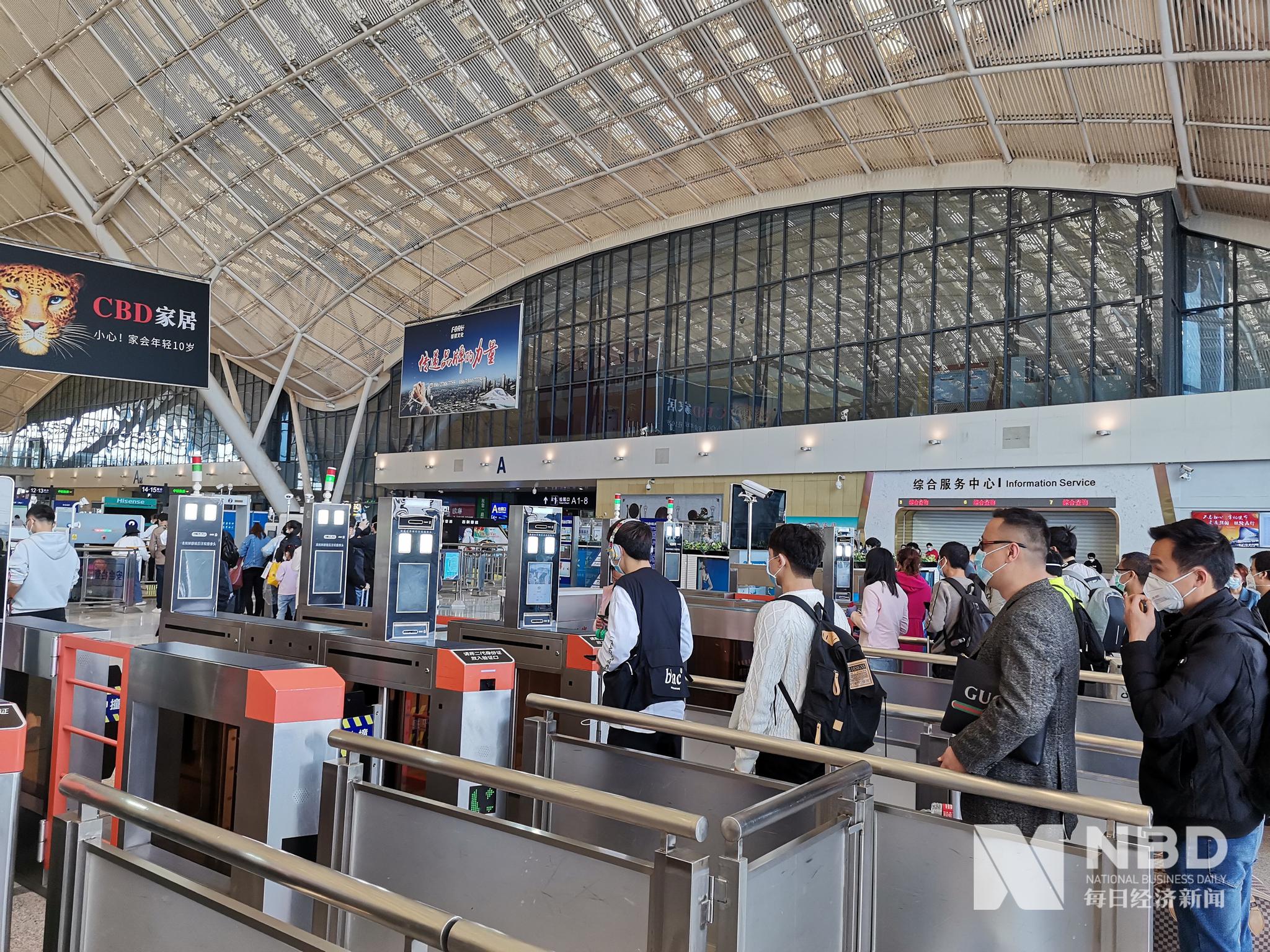 图集丨武汉解封首日 高铁站发送旅客2.4万人