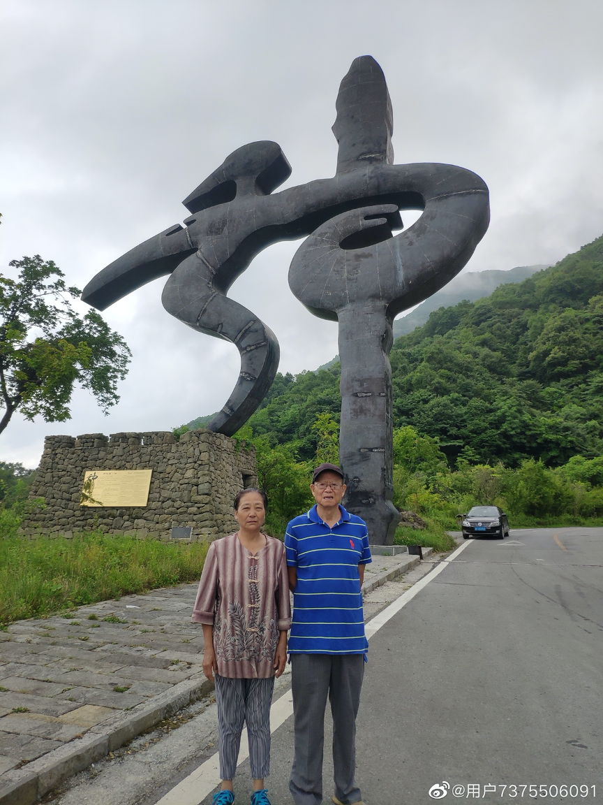 翁江的父母亲，图片摄于2019年夏天神农架