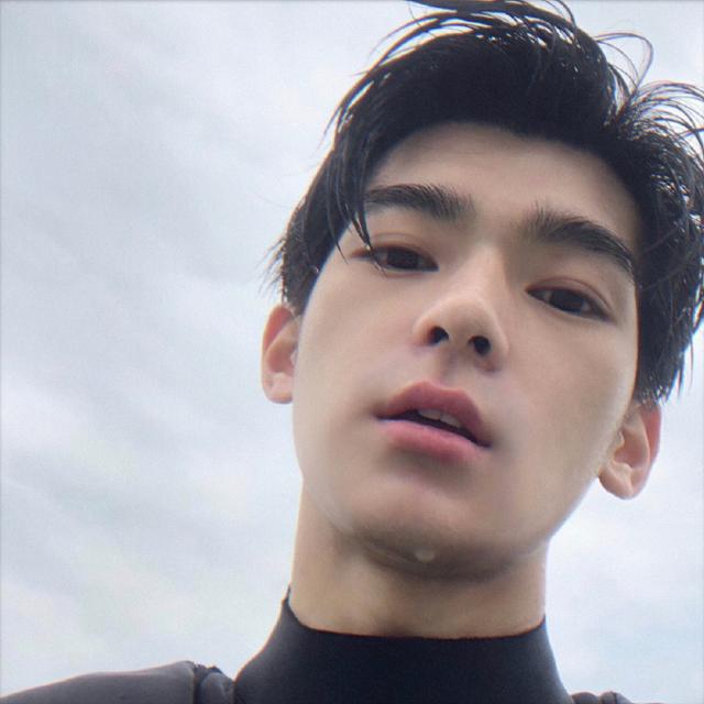 《清平乐》开播,发现"宝藏男孩"张家硕,帅得很像金城武