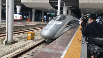 6名医疗队员搭乘首班离鄂高铁抵达南宁|高铁|医疗|新冠肺炎_新浪新闻