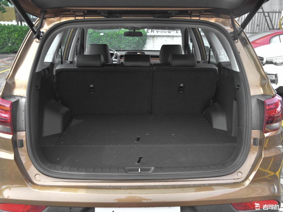 韩系颜值派中型suv 小哥带你看起亚kx7