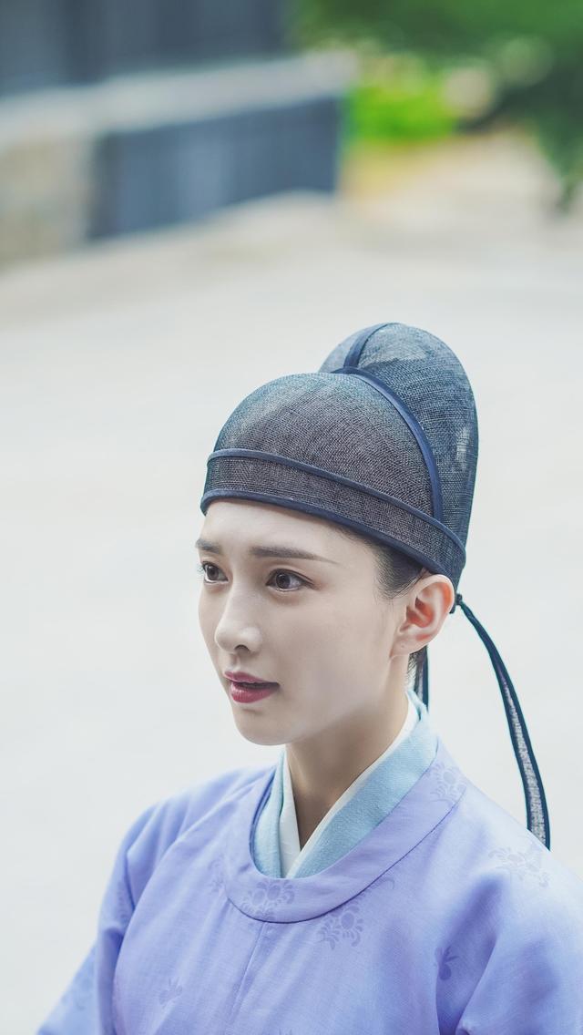 江疏影新剧首次挑战男装造型身型修长儒雅而俊朗