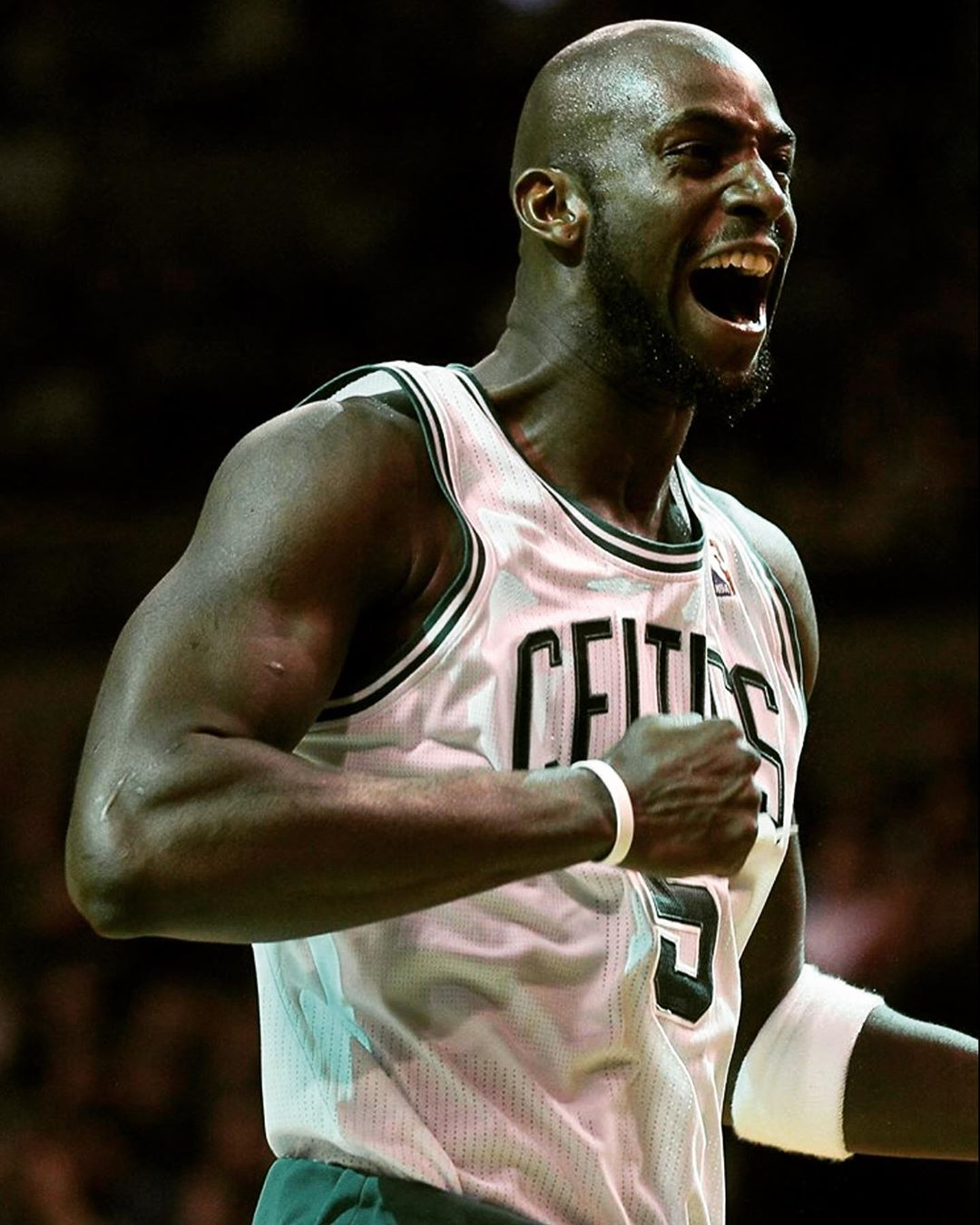 硬气加内特拒绝球衣退役直言绝不原谅他