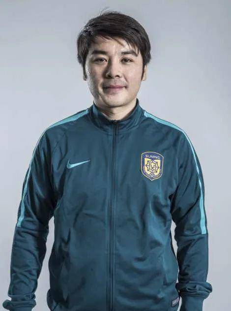 苏宁基地惊现教练身影,竟是江苏足球老熟人|苏宁|曹睿|教练_新浪新闻