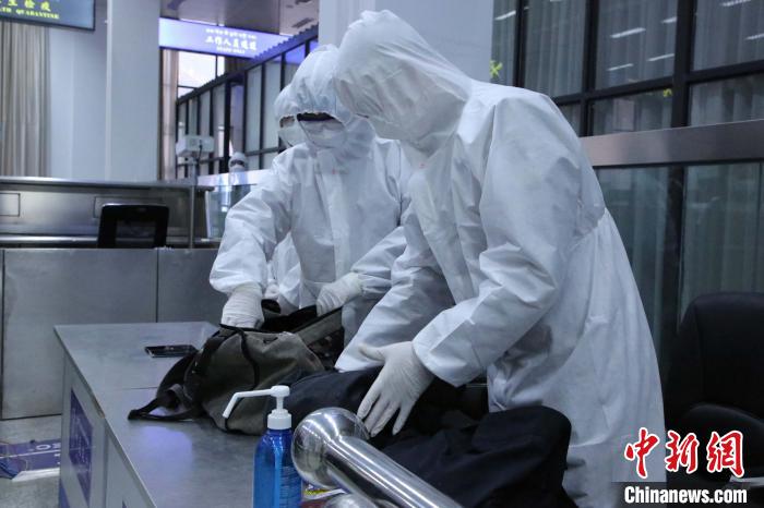 西藏吉隆口岸开展防范境外疫情输入处置联合演练