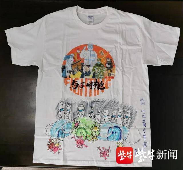 一起铭记无锡首批援鄂医疗队队长吴小龙向博物院捐赠抗疫见证物