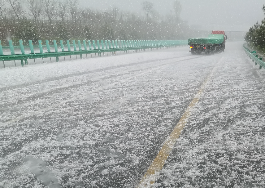 刚刚,宝平高速凤翔段局地突降冰雹(附现场视频)