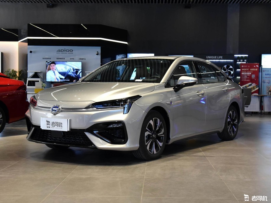 高颜值纯电轿车 小哥带你看广汽新能源aion s(埃安s)