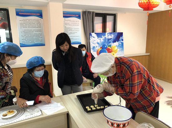 爱在母亲节:青岛市北区四方街道开展关爱退休母亲爱心公益活动