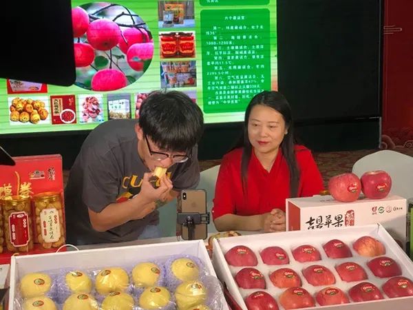 微信公众号@临汾综广 图隰县副县长周建民认为,这次网络直播带货活动