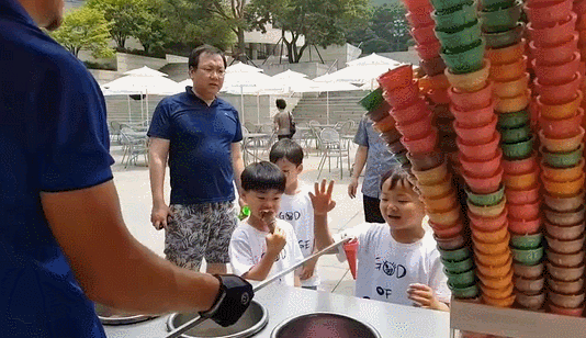 "宋民国8岁了,不可爱了.
