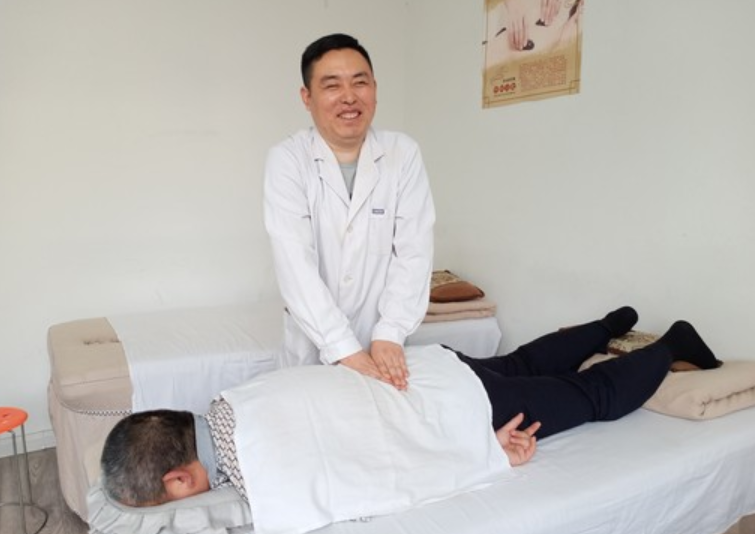 江苏徐州好老板:停工不停薪,给盲人按摩师每月保底发4000元